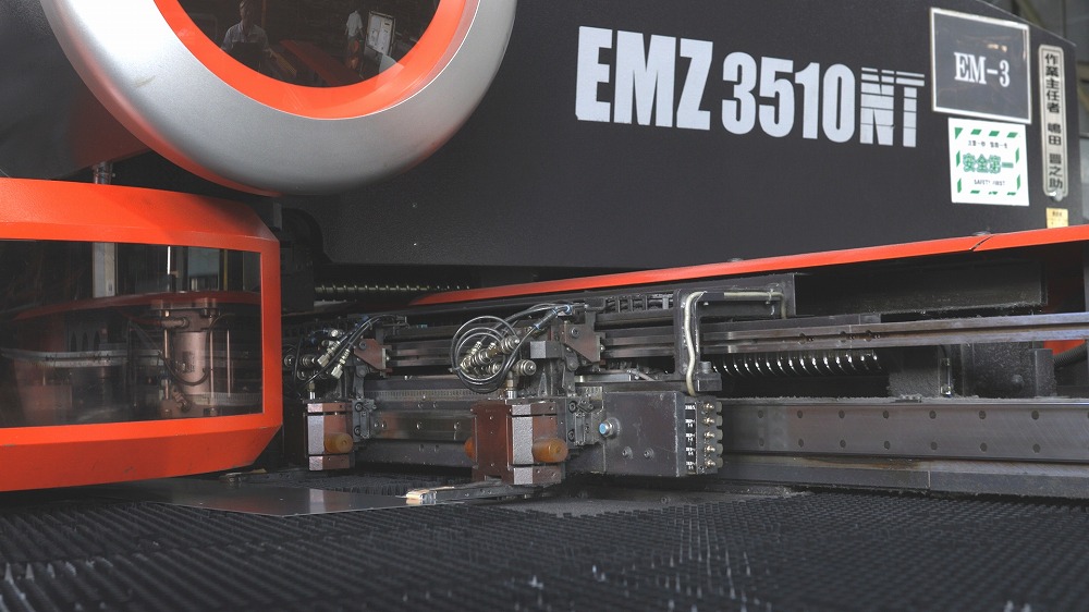 ブランク(抜き)加工